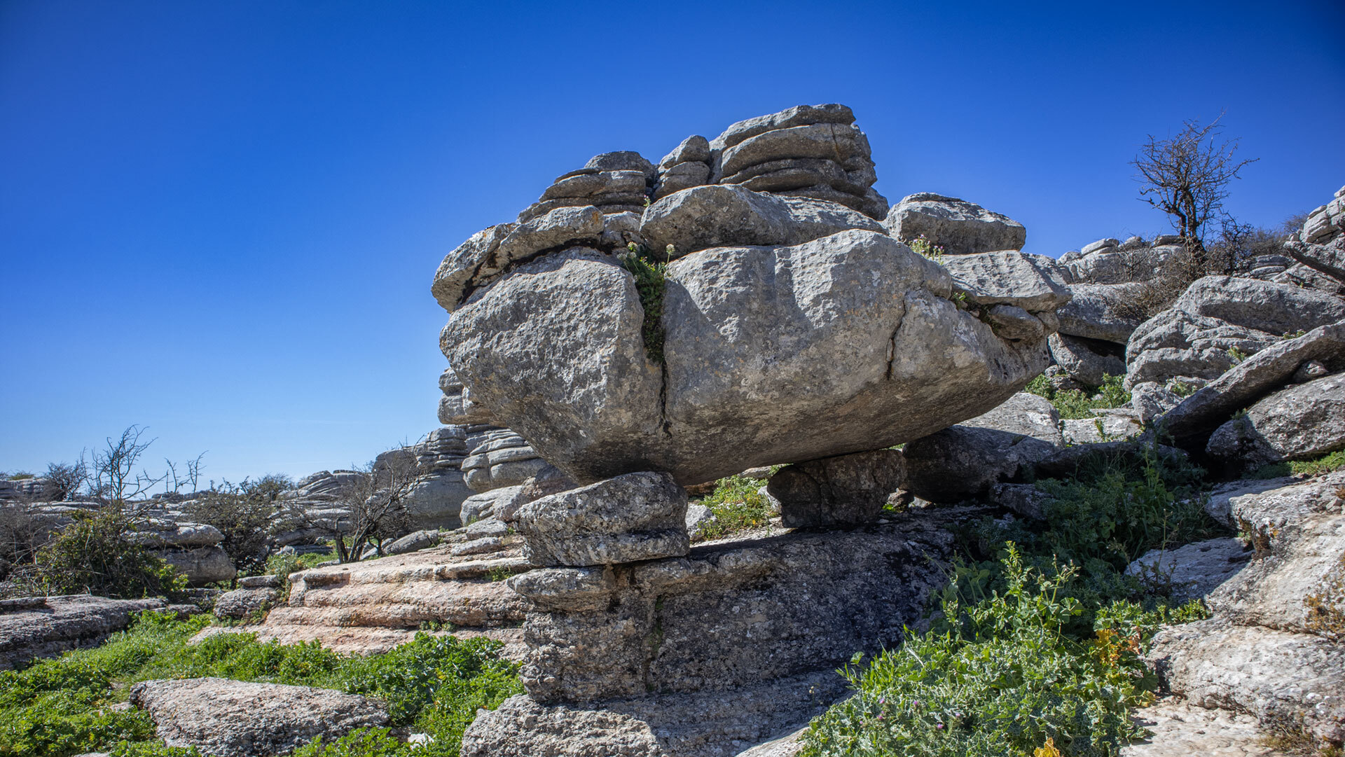 Felsdurchbrüche im Karstgestein des El Torcal de Antequera