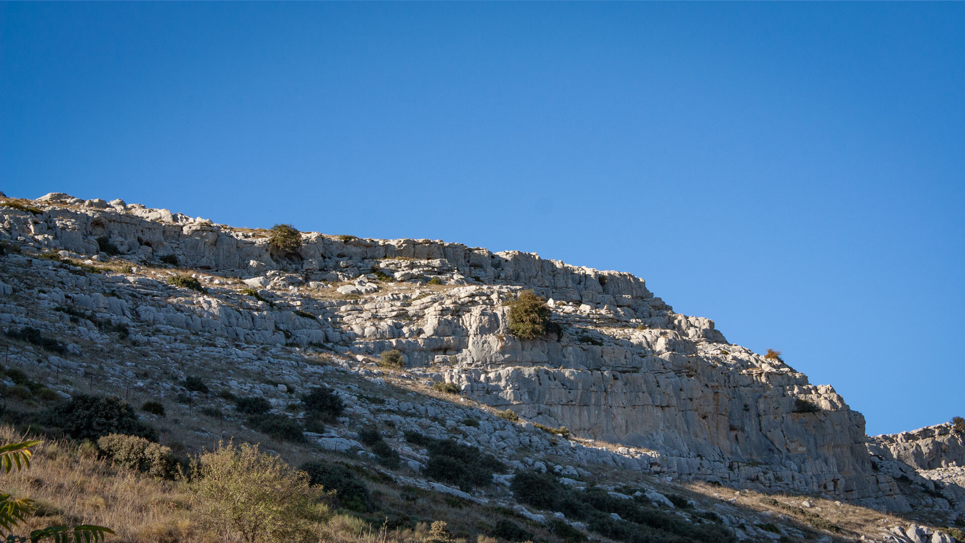 Bilck auf die Felslandschaft von Villanueva de la Concepción