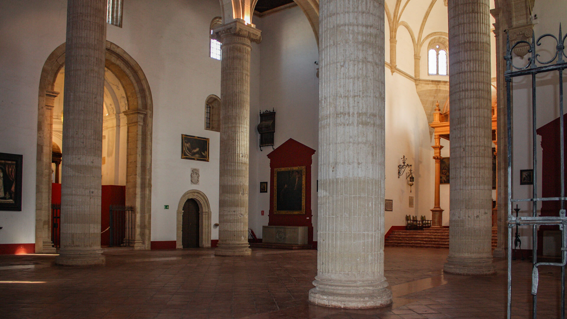 Innenraum der Real Colegiata de Santa Maria La Mayor in Antequera