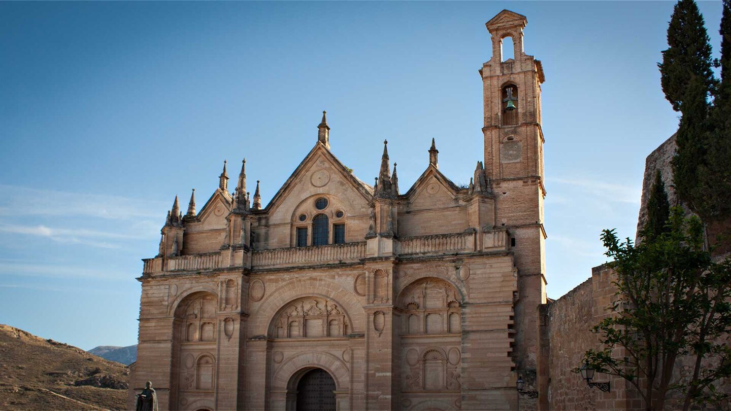 Real Colegiata de Santa María la Mayor – die Renaissance-Westfassade gilt als Pionierwerk der andalusischen Architekturgeschichte