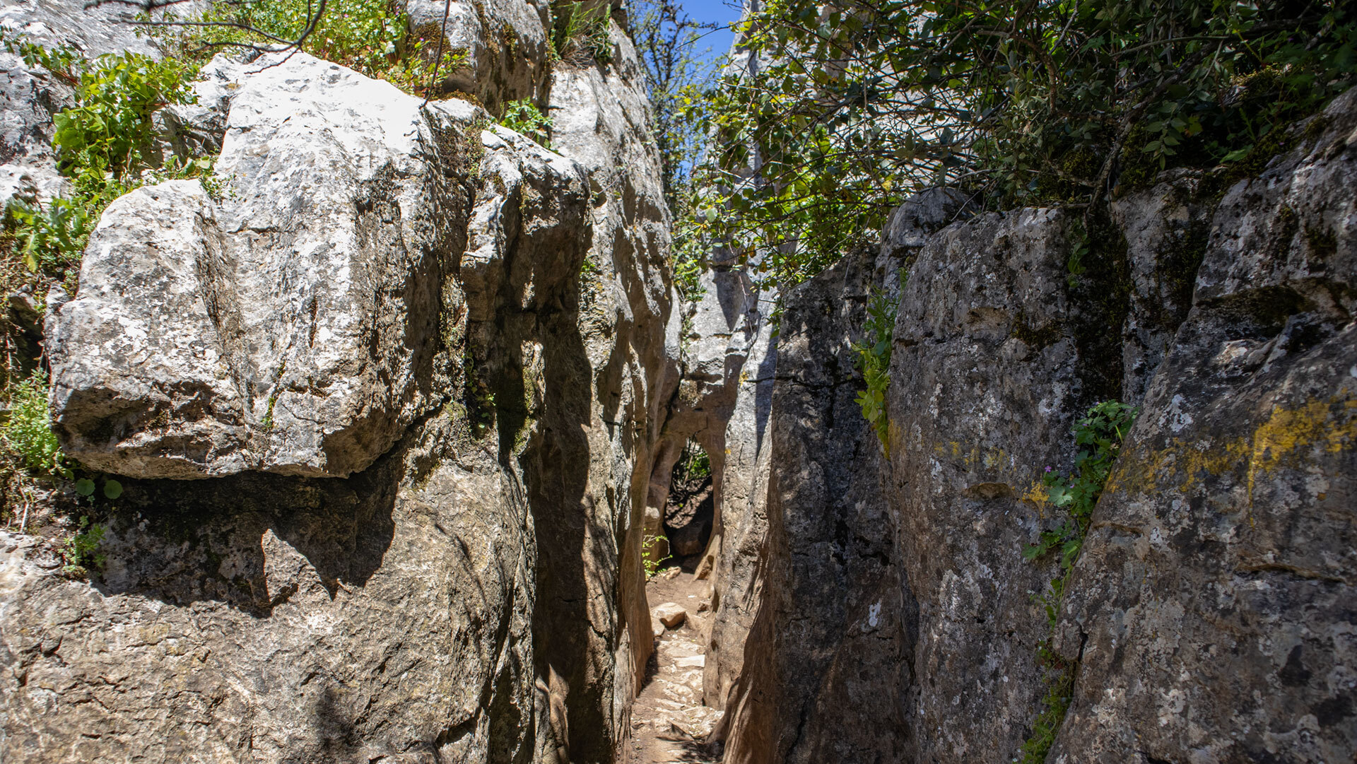 Enge Schlucht im El Torcal de Antequera: Callejón del Tabaco – die Tabakgasse im El Torcal
